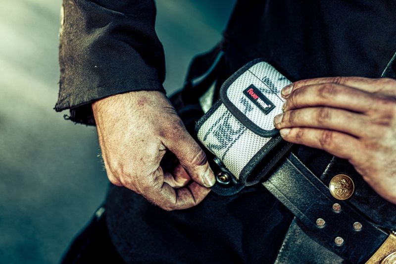 Meldertasche Roger ist das persönliche Geschenk für Feuerwehrmänner Meldertasche Roger ist das persönliche Geschenk für Feuerwehrmänner