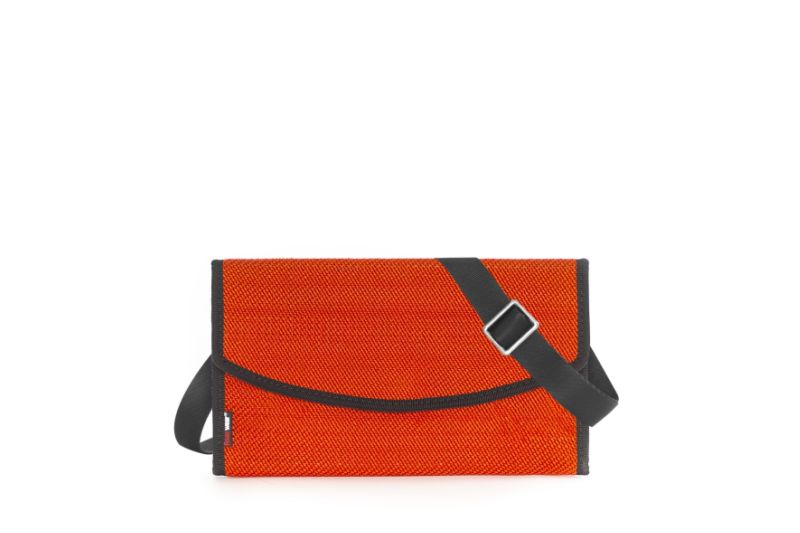 Recycling Clutch Charlie aus der Damenkollektion bei Feuerwear Recycling Clutch Charlie aus der Damenkollektion bei Feuerwear