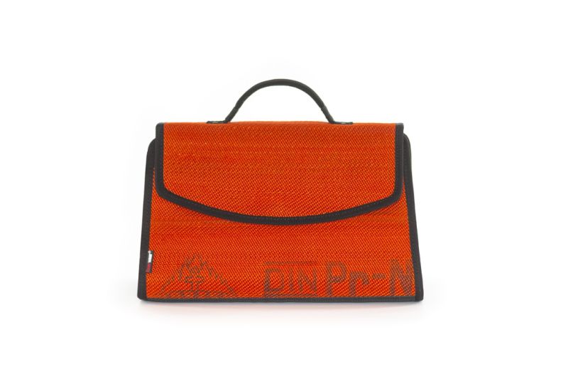 Handtasche Phil in rot aus der neuen Damenkollektion Handtasche Phil in rot aus der neuen Damenkollektion