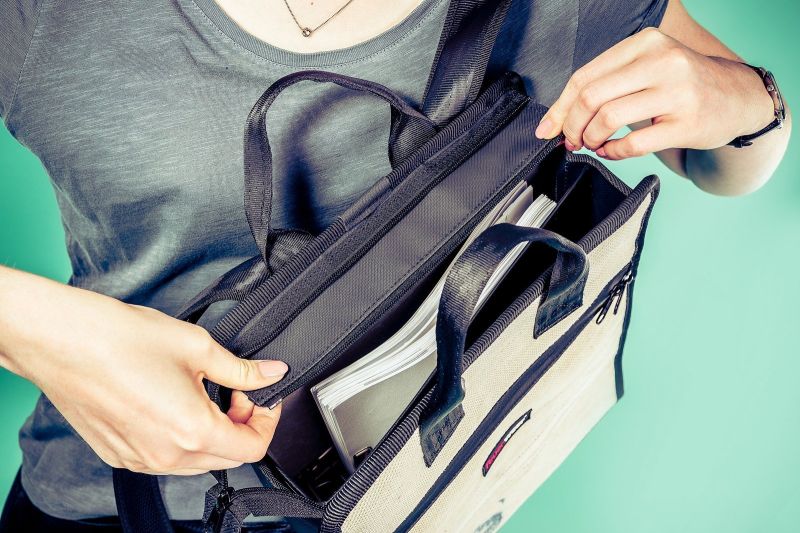 Rucksack Elvis besitzt einen zweiten innenliegenderen Reißverschluss