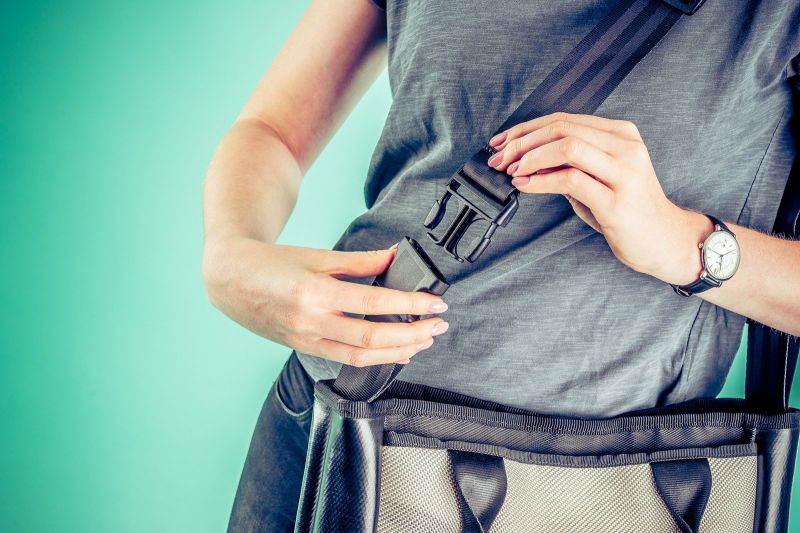 Verwandele Dan blitzschnell von einer Umhängetasche zu einem Shopper Verwandele Dan blitzschnell von einer Umhängetasche zu einem Shopper