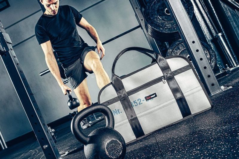 Seine Fitnessträume erreicht er am besten mit Sporttasche Harris Seine Fitnessträume erreicht er am besten mit Sporttasche Harris