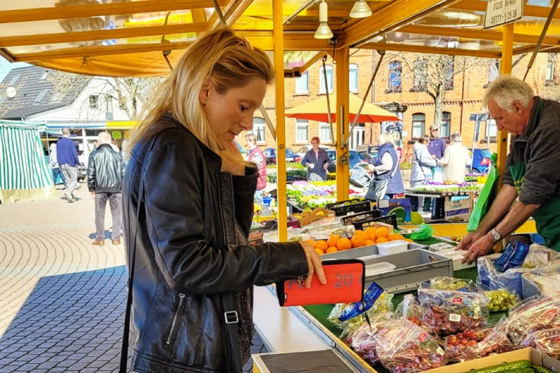 Alan auf dem Markt